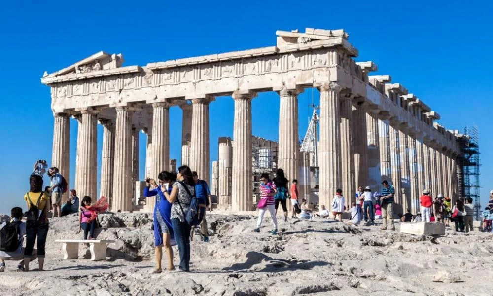 ΤτΕ: Ένα εκατομμύριο τουρίστες ήρθαν στην Ελλάδα φέτος το καλοκαίρι